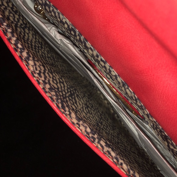 Red cross body wallet purse - Picture 2 of 3